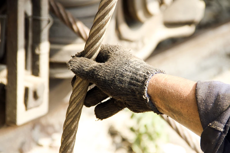 Cần cẩu di chuyển toa tàu hàng chục tấn sau sự cố sập cầu Ghềnh ảnh 6 Cần cẩu di chuyển toa tàu hàng chục tấn sau sự cố sập cầu Ghềnh ảnh 6